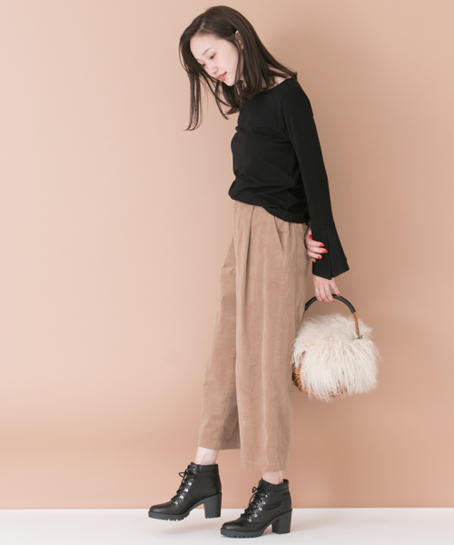 URBAN RESEARCH（アーバンリサーチ）の「UR 袖スリットフレアプルオーバー（Tシャツ/カットソー・レディース・オフホワイト/グレー/ブラック/カーキ/ブラウン・FREE）」の15枚目の写真