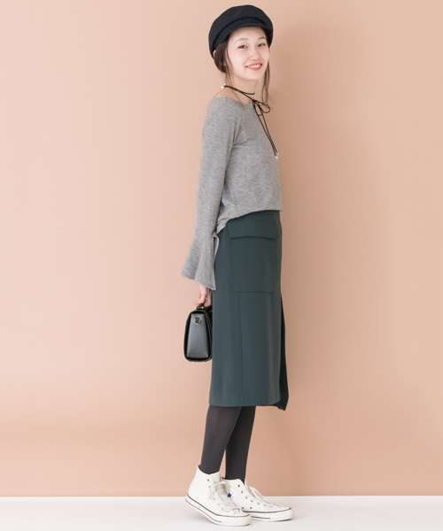 URBAN RESEARCH（アーバンリサーチ）の「UR 袖スリットフレアプルオーバー（Tシャツ/カットソー・レディース・オフホワイト/グレー/ブラック/カーキ/ブラウン・FREE）」の17枚目の写真