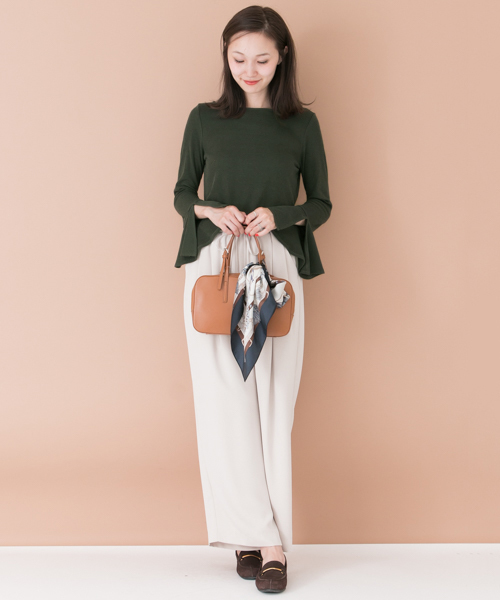 URBAN RESEARCH（アーバンリサーチ）の「UR 袖スリットフレアプルオーバー（Tシャツ/カットソー・レディース・オフホワイト/グレー/ブラック/カーキ/ブラウン・FREE）」の18枚目の写真