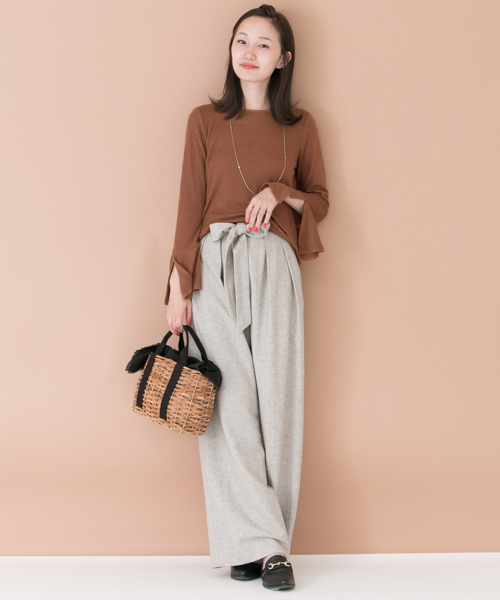 URBAN RESEARCH（アーバンリサーチ）の「UR 袖スリットフレアプルオーバー（Tシャツ/カットソー・レディース・オフホワイト/グレー/ブラック/カーキ/ブラウン・FREE）」の19枚目の写真