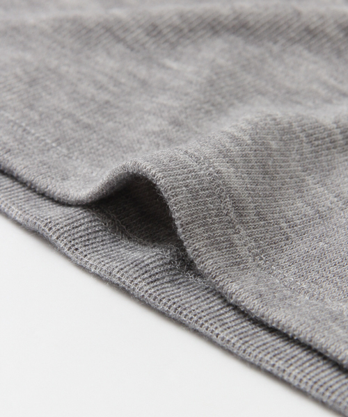 URBAN RESEARCH（アーバンリサーチ）の「UR 袖スリットフレアプルオーバー（Tシャツ/カットソー・レディース・オフホワイト/グレー/ブラック/カーキ/ブラウン・FREE）」の6枚目の写真