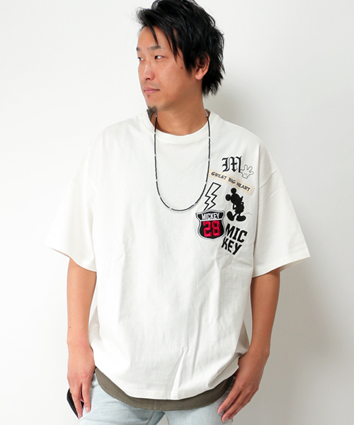 Disney(ディズニー)の「Disney(ディズニー)ミッキーワッペンBIG半袖Tシャツ(Tシャツ/カットソー・メンズ・オフホワイト/ブラック・LARGE/MEDIUM)」の10枚目の写真
