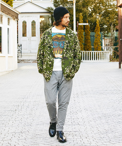 HYSTERIC GLAMOUR（ヒステリックグラマー）の「FLECK WOMAN総柄 JK（テーラードジャケット・メンズ・グリーン系カモフラージュ・SMALL/MEDIUM/LARGE）」の2枚目の写真