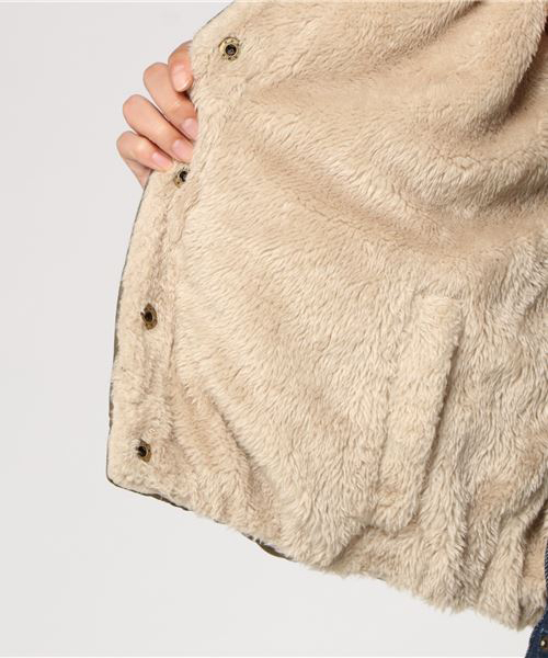 MERLOT（メルロー）の「ピーチ×ボアリバーシブルジャケット000-6527（ダウンジャケット/コート・レディース・ブラック/ベージュ/カーキ・FREE）」の9枚目の写真