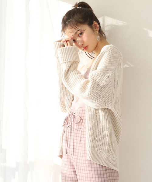 one after another NICE CLAUP(ワンアフターアナザーナイスクラップ)の「レース付きぎゅっとカーディガン(カーディガン/ボレロ・レディース・ブラック/ベージュ/オフホワイト/ピンク・FREE)」の2枚目の写真