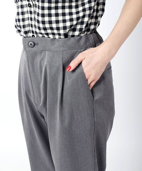 SHIPS Days(シップスデイズ)の「SHIPS Days STANDARD:タックテーパードパンツ◇(その他パンツ・レディース・ネイビー/キャメル/チャコールグレー・LARGE/MEDIUM/SMALL)」の4枚目の写真