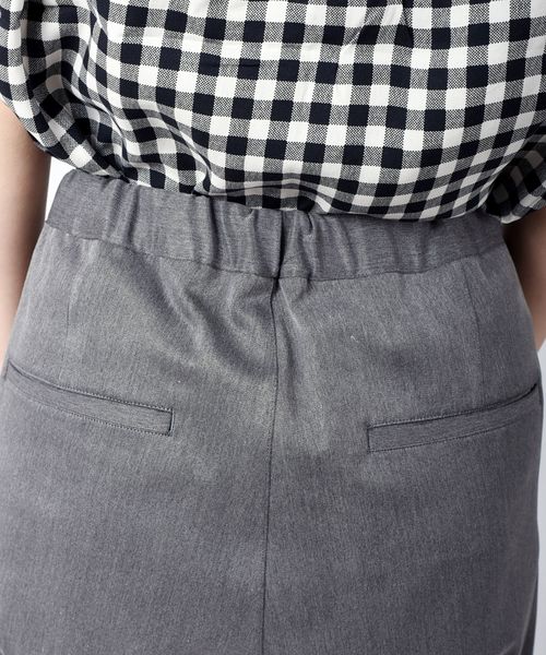 SHIPS Days(シップスデイズ)の「SHIPS Days STANDARD:タックテーパードパンツ◇(その他パンツ・レディース・ネイビー/キャメル/チャコールグレー・LARGE/MEDIUM/SMALL)」の14枚目の写真