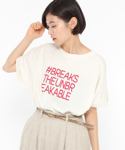 LAKOLE(ラコレ)の「【汗ジミ軽減】タイポグラフィプリントTシャツ / LAKOLE(Tシャツ/カットソー・レディース・グレー/オフホワイト・SMALL/MEDIUM)」の1枚目の写真