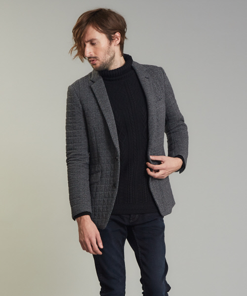 5351 POUR LES HOMMES(ゴーサンゴーイチプールオム)の「シングルノッチキルティングジャケット(テーラードジャケット・メンズ・ブラック/ネイビー・44/46/48)」の2枚目の写真