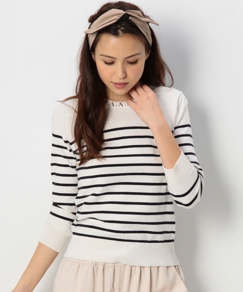 Jewel Changes(ジュエルチェンジズ)の「JCT 装飾付き クルーネック プルオーバー / スプリングニット(ニット/セーター・レディース・オフホワイト/グレー/その他1・フリー)」の3枚目の写真