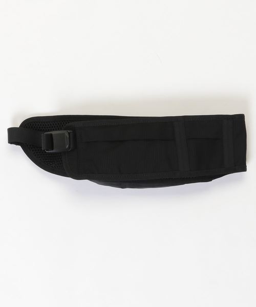 THE NORTH FACE（ザノースフェイス）の「ザ ノース フェイス ROAD RUNNER（ボディバッグ/ウエストポーチ・メンズ・ブラック・ONE SIZE）」の4枚目の写真