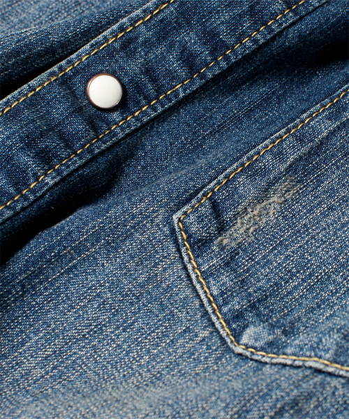 NANO universe(ナノユニバース)の「8ozヴィンテージデニムシャツ(シャツ/ブラウス・メンズ・サックスブルー/ブルー/インディゴブルー・X-LARGE/MEDIUM/SMALL/LARGE)」の16枚目の写真