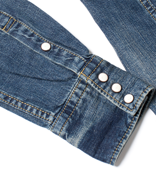 NANO universe(ナノユニバース)の「8ozヴィンテージデニムシャツ(シャツ/ブラウス・メンズ・サックスブルー/ブルー/インディゴブルー・X-LARGE/MEDIUM/SMALL/LARGE)」の7枚目の写真