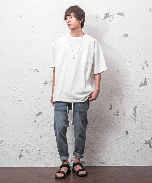 MinoriTY(マイノリティ)の「裾スピンドルビッグTシャツ(Tシャツ/カットソー・メンズ・オフホワイト/ベージュ/ブラック・FREE)」の4枚目の写真
