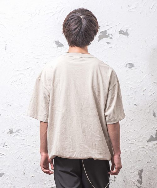 MinoriTY(マイノリティ)の「裾スピンドルビッグTシャツ(Tシャツ/カットソー・メンズ・オフホワイト/ベージュ/ブラック・FREE)」の8枚目の写真