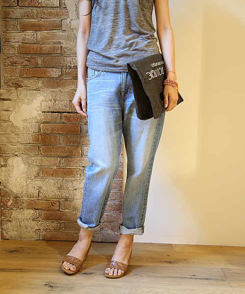 And A(アンドエー)の「BOY FRIEND DENIM (HOSU×artpeace by nowartt×And A)(デニムパンツ・レディース・チャコールグレー/ブルー・36/38)」の1枚目の写真