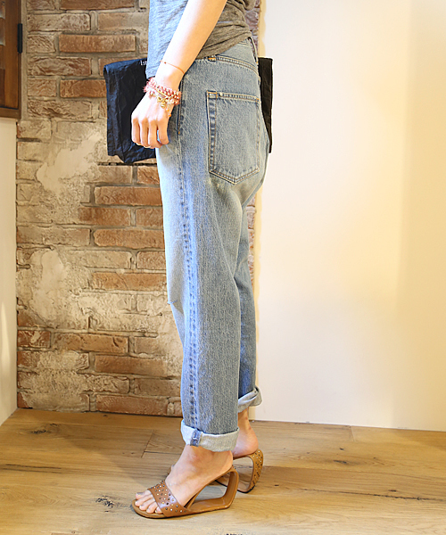 And A(アンドエー)の「BOY FRIEND DENIM (HOSU×artpeace by nowartt×And A)(デニムパンツ・レディース・チャコールグレー/ブルー・36/38)」の4枚目の写真