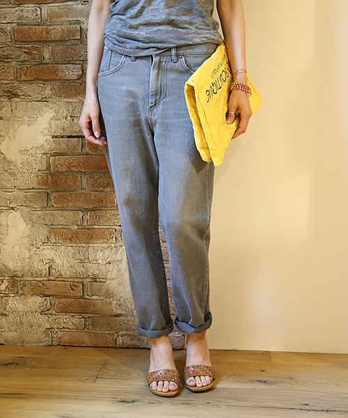 And A(アンドエー)の「BOY FRIEND DENIM (HOSU×artpeace by nowartt×And A)(デニムパンツ・レディース・チャコールグレー/ブルー・36/38)」の19枚目の写真