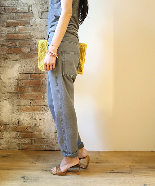 And A(アンドエー)の「BOY FRIEND DENIM (HOSU×artpeace by nowartt×And A)(デニムパンツ・レディース・チャコールグレー/ブルー・36/38)」の10枚目の写真