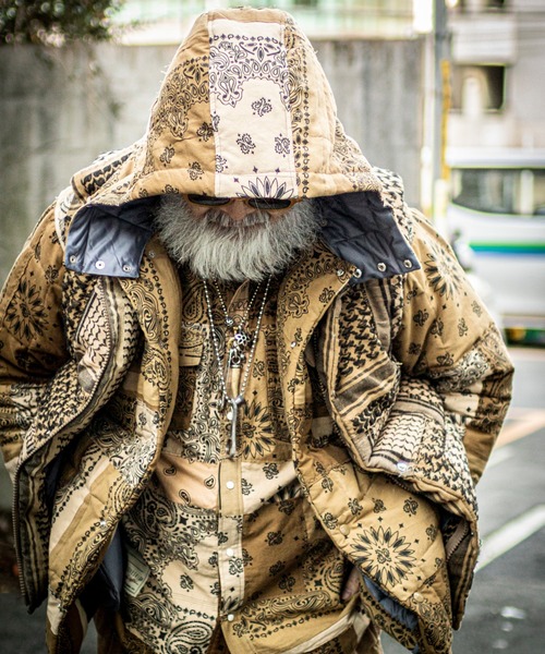 SEVESKIG(セヴシグ)の「SEVESKIG セヴシグ / DYE BANDANA SHIRT パッチワーク染めリメイクバンダナシャツ / SH-SV-ZA-1001(シャツ/ブラウス・メンズ・ベージュ/カーキ/ブラック・MEDIUM/SMALL/X-LARGE/LARGE)」の2枚目の写真