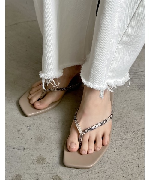 Re:EDIT（リエディ）の「[小さい/大きいサイズ有][軽量・滑り止め]シンプルビーチサンダル（サンダル・レディース・ブラック/シルバー/ゴールド/キャメル/グレイッシュベージュ/パイソン/ホワイト・SMALL/MEDIUM/LARGE/X-LARGE/XX-LARGE/X-SMALL/XXX-LARGE）」の12枚目の写真