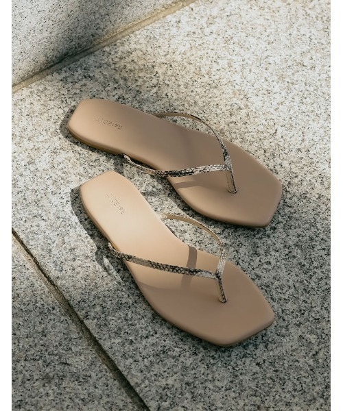 Re:EDIT（リエディ）の「[小さい/大きいサイズ有][軽量・滑り止め]シンプルビーチサンダル（サンダル・レディース・ブラック/シルバー/ゴールド/キャメル/グレイッシュベージュ/パイソン/ホワイト・SMALL/MEDIUM/LARGE/X-LARGE/XX-LARGE/X-SMALL/XXX-LARGE）」の16枚目の写真