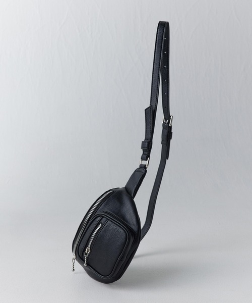 WYM LIDNM(ウィム バイ リドム)の「SHRINK EMBOSS LEATHER BODY BAG(ボディバッグ/ウエストポーチ・メンズ・ブラック・FREE)」の3枚目の写真