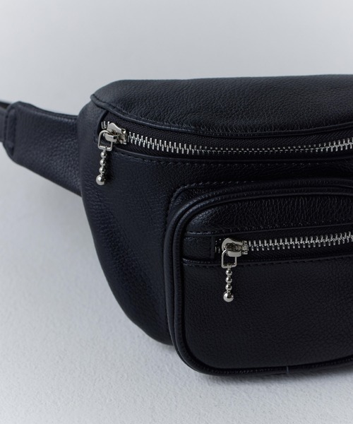 WYM LIDNM(ウィム バイ リドム)の「SHRINK EMBOSS LEATHER BODY BAG(ボディバッグ/ウエストポーチ・メンズ・ブラック・FREE)」の7枚目の写真