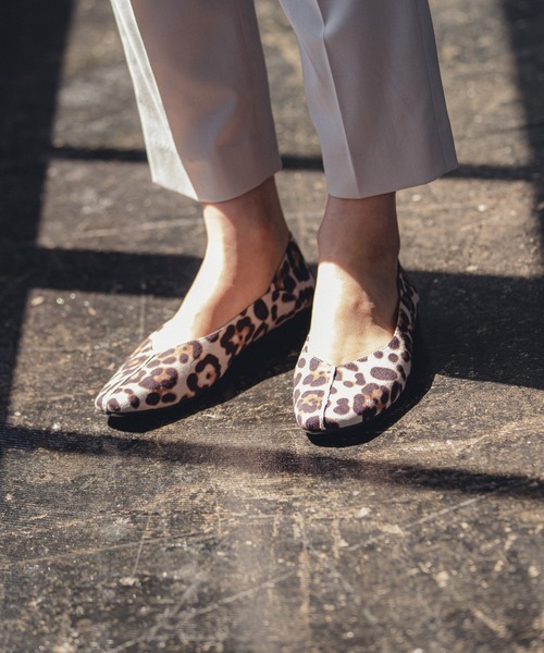 GLOBAL WORK(グローバルワーク)の「らくっション撥水バブーシュ/926053(その他シューズ・レディース・ブラック/ダークブラウン/オフホワイト/ブラウン/シルバー/ゼブラ・MEDIUM/LARGE/SMALL)」の4枚目の写真