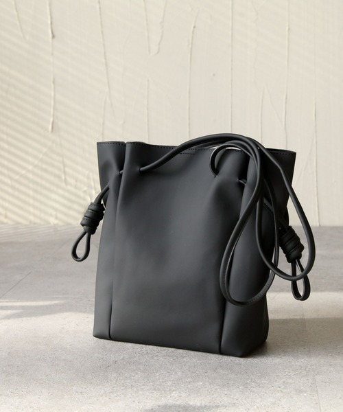 Chillfar（チルファー）の「ニュアンスカラーフェイクレザートートバッグ/インナーポーチ付き（トートバッグ・レディース・ブラック/ベージュ/グリーン・FREE）」の4枚目の写真