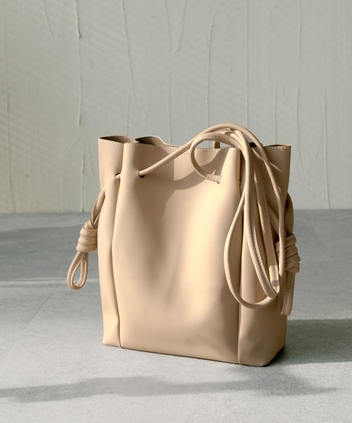 Chillfar（チルファー）の「ニュアンスカラーフェイクレザートートバッグ/インナーポーチ付き（トートバッグ・レディース・ブラック/ベージュ/グリーン・FREE）」の5枚目の写真