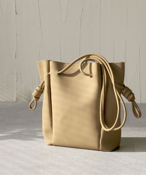 Chillfar（チルファー）の「ニュアンスカラーフェイクレザートートバッグ/インナーポーチ付き（トートバッグ・レディース・ブラック/ベージュ/グリーン・FREE）」の6枚目の写真