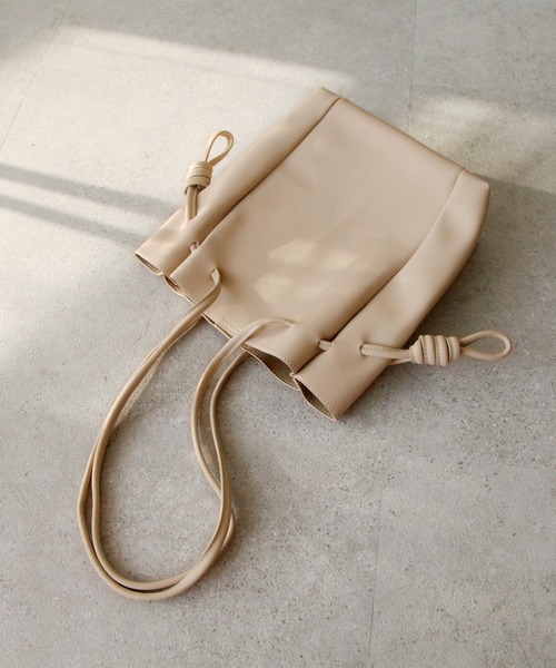 Chillfar（チルファー）の「ニュアンスカラーフェイクレザートートバッグ/インナーポーチ付き（トートバッグ・レディース・ブラック/ベージュ/グリーン・FREE）」の7枚目の写真