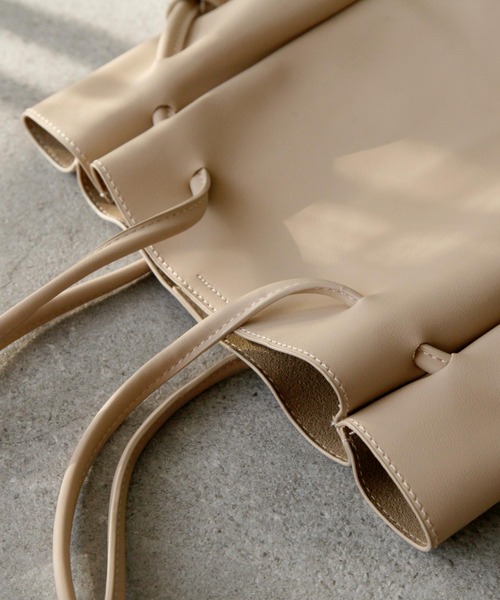 Chillfar（チルファー）の「ニュアンスカラーフェイクレザートートバッグ/インナーポーチ付き（トートバッグ・レディース・ブラック/ベージュ/グリーン・FREE）」の8枚目の写真