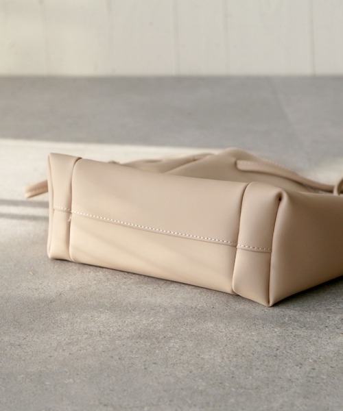 Chillfar（チルファー）の「ニュアンスカラーフェイクレザートートバッグ/インナーポーチ付き（トートバッグ・レディース・ブラック/ベージュ/グリーン・FREE）」の11枚目の写真