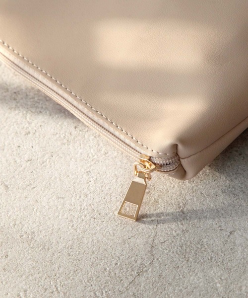 Chillfar（チルファー）の「ニュアンスカラーフェイクレザートートバッグ/インナーポーチ付き（トートバッグ・レディース・ブラック/ベージュ/グリーン・FREE）」の16枚目の写真