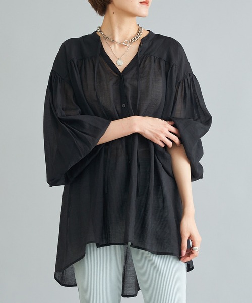 DouDou(ドゥドゥ)の「ギャザーボリュームシャツ(シャツ/ブラウス・レディース・オフホワイト/ブラック/オレンジ・FREE)」の2枚目の写真