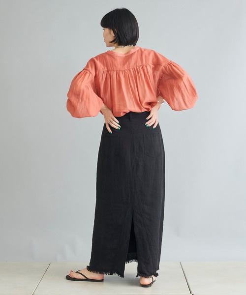 DouDou(ドゥドゥ)の「ギャザーボリュームシャツ(シャツ/ブラウス・レディース・オフホワイト/ブラック/オレンジ・FREE)」の15枚目の写真