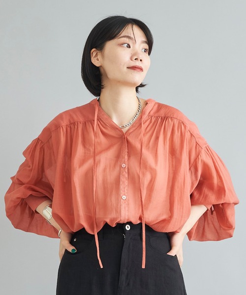 DouDou(ドゥドゥ)の「ギャザーボリュームシャツ(シャツ/ブラウス・レディース・オフホワイト/ブラック/オレンジ・FREE)」の11枚目の写真