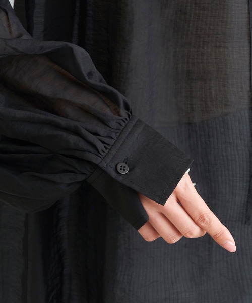 DouDou(ドゥドゥ)の「ギャザーボリュームシャツ(シャツ/ブラウス・レディース・オフホワイト/ブラック/オレンジ・FREE)」の13枚目の写真