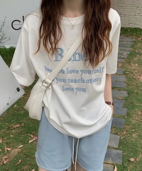 ABITOKYO（アビトーキョー）の「カラーロゴ刺繍カットソー（Tシャツ/カットソー・レディース・ホワイト/ライトブルー/ブラック/ベージュ/ネイビー/グレー/ピンク/ホワイト系その他/グリーン・FREE）」の3枚目の写真