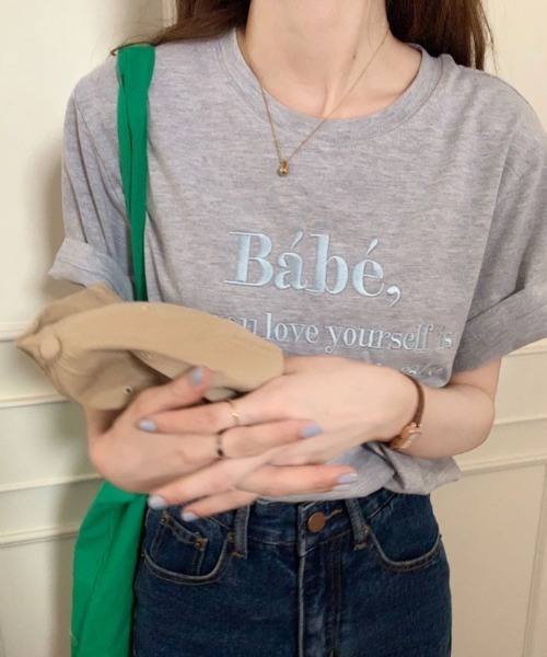 ABITOKYO（アビトーキョー）の「カラーロゴ刺繍カットソー（Tシャツ/カットソー・レディース・ホワイト/ライトブルー/ブラック/ベージュ/ネイビー/グレー/ピンク/ホワイト系その他/グリーン・FREE）」の17枚目の写真