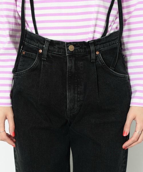 Lee（リー）の「サスペンダー付き タックデニムテーパードパンツ