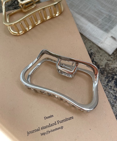 CAPRICIEUX LE'MAGE(カプリシューレマージュ)の「【GOLDY/ゴールディ】ニュアンススクエアヘアクリップ(バレッタ/ヘアクリップ・レディース・ゴールド/シルバー・FREE)」の2枚目の写真