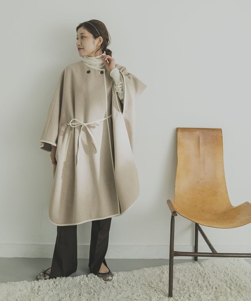 URBAN RESEARCH（アーバンリサーチ）の「パイピングポンチョコート（その他アウター・レディース・チャコールグレー/ベージュ系その他・FREE）」の13枚目の写真