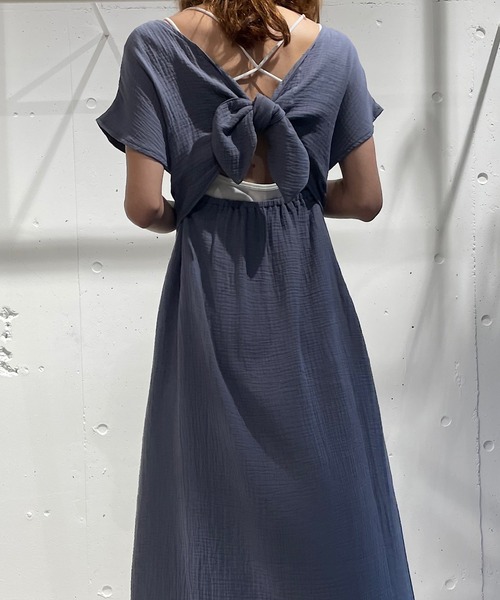 CAMILLE EAU（カミーユオー）の「バックリボンガーゼタッチワンピース（ワンピース・レディース・ブルー/ラベンダー/チェック・MEDIUM）」の4枚目の写真