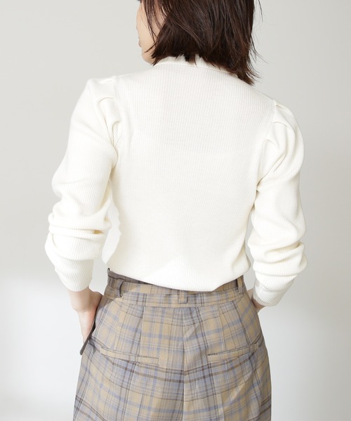 N.（N. Natural Beauty Basic）（エヌエヌナチュラルビューティーベーシック）の「◆ウールベーシックパワショルタートルネックニット（ニット/セーター・レディース・オフホワイト/ブラック/ライトグリーン/パープル系その他/レッド・MEDIUM）」の13枚目の写真