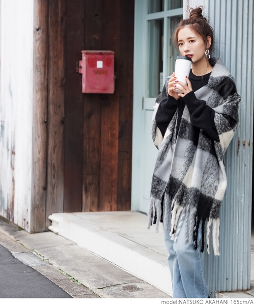 coca(coca)(コカ)の「ふわふわチェックストール(マフラー・レディース・ブラック系その他/オレンジ系その他・ONE SIZE)」の4枚目の写真