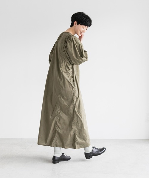 note et silence (ノートエシロンス)の「【 AMB100貨 】シルキータイプライター ギャザースリーブワンピース(ワンピース・レディース・カーキ/ブラック/その他1/その他2・FREE)」の7枚目の写真