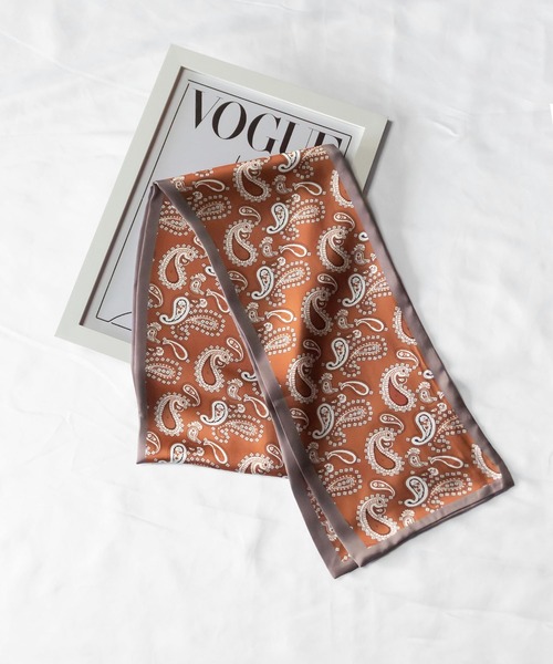 me+em select（ミームセレクト）の「※【 9色展開 】シルクタッチペイズリーロングスカーフ（バンダナ/スカーフ・レディース・アイボリー/ブラック/ブラウン/ネイビー/レッド/イエロー/ベージュ/ブルー/ホワイト・FREE）」の4枚目の写真